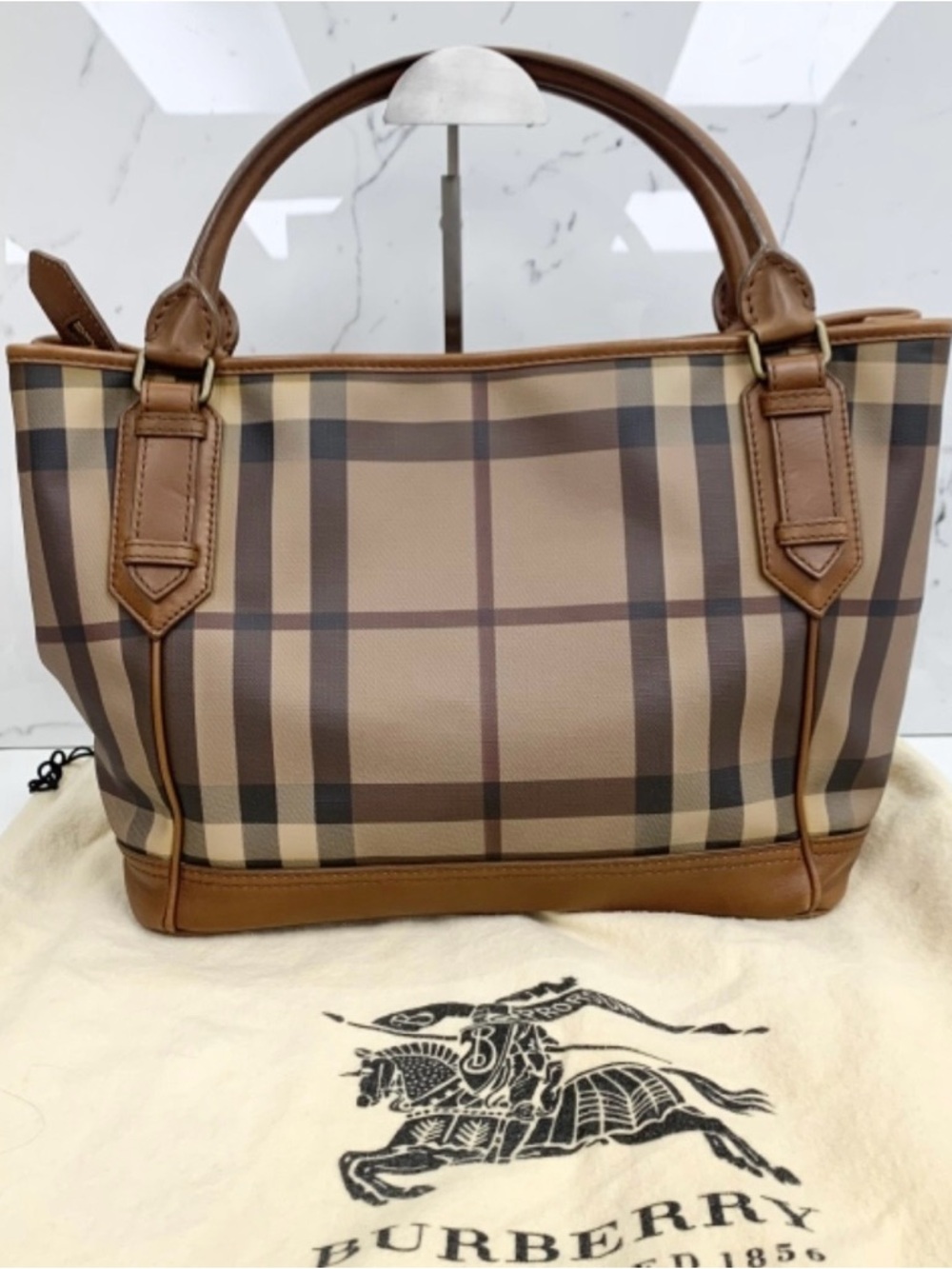 Burberry BROWN PVC/LEATHER LONDON
CHECKERED SHOULDER BAG - Picture 2 of 7